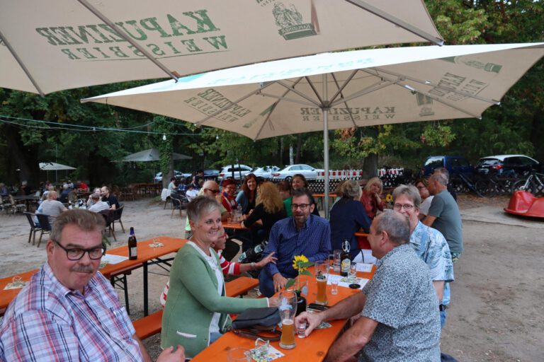 Grünes Sommerfest im Biergarten